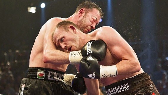 Box-Weltmeister Jürgen Brähmer im Kampf um den WBA-Titel im Halbschwergewicht gegen den Waliser Enzo Maccarinelli. ©  imago/Moritz Müller Foto: Moritz Müller
