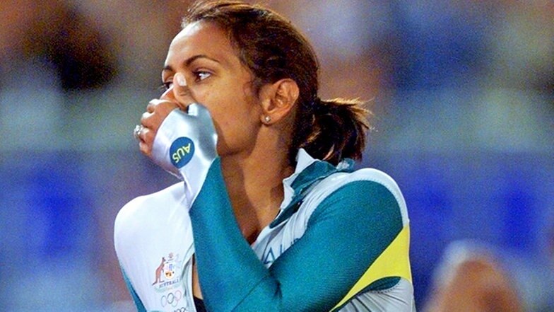Die Australierin Cathy Freeman nach ihrem Olympiasieg in Sydney 2000 © picture-alliance / dpa 