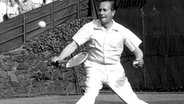 Gottfried Freiherr von Cramm 1952 bei einem Davis-Cup-Match © picture-alliance / dpa 