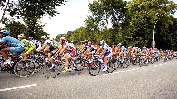 Das Fahrerfeld bei den Cyclassics © imago/Hoch Zwei/Angerer Foto: imago/Hoch Zwei/Angerer