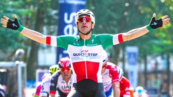 Elia Viviani jubelt. © Witters Foto: Frank Peters