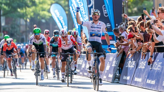 Sieger Elia Viviani bei den Hamburg Cyclassics 2019 © Witters Foto: Frank Peters