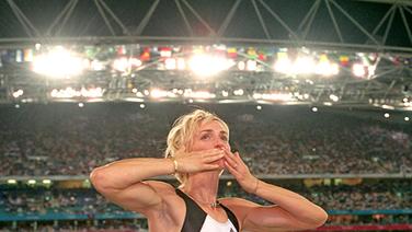Bewegt im Augenblick ihres zweiten Olympiasieges: "Jahrhundert"-Weitspringerin Heike Drechsler © picture-alliance / dpa
