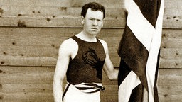 Dreispringer James Conolly (USA), erster Olympiasieger der Neuzeit. © picture-alliance / ASA