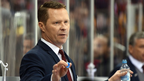 Eishockey-Trainer Mike Stewart © IMAGO / Horstmüller 