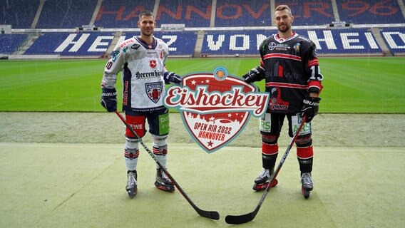 Das Eishockey-Duell Hannover Scorpions gegen Hannover Indians findet im 96-Stadion statt. © IMAGO / Die Videomanufaktur 