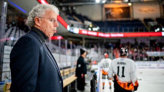 Manager Karl-Heinz Fliegauf von den Grizzlys Wolfsburg © imago images/Eibner Foto: Thomas Hahn