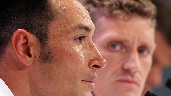 Erik Zabel (l.) und Rolf Aldag bei der Pressekonferenz in Bonn © dpa 
