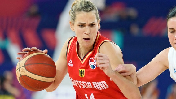 Die deutsche Basketballerin Sonja Greinacher © picture alliance / ZUMAPRESS.com 