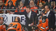 Grizzlys Wolfsburg vs. ERC Ingolstadt im Februar 20214. Im Bild: Trainer Mike Stewart (Grizzlys Wolfsburg) unzufrieden auf dem Spielfeld. Eis Arena Niedersachsen © picture alliance Foto: Fotostand