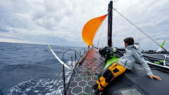 Der gebrochene Mast beim Guyot environment - Team Europe © Gauthier Lebec / GUYOT environnement - Team Europe / The Ocean Race 