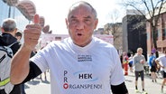 Fußballtrainer Felix Magath beim Hamburg-Marathon © witters Foto: Tay Duc Lam