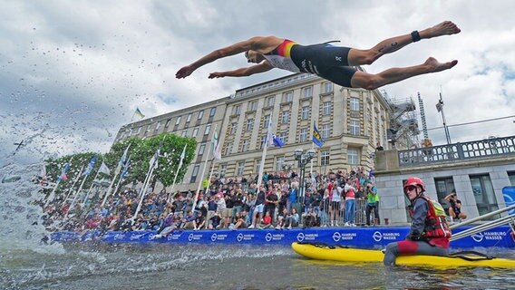 Lasse Nygaard Priester beim Hamburg-Triathlon 2022 © WITTERS 