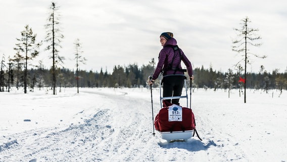 Ultraläuferin Judith Havers aus Hamburg beim Montane Lapland Arctic Ultra © Linnéa Isaksson @Follow The Sun Photography 
