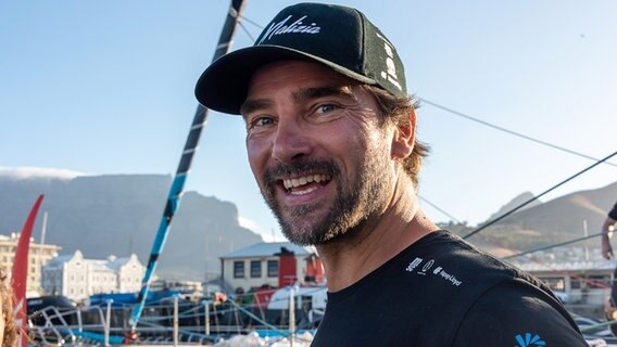Boris Herrmann in der Marina von Kapstadt © Alec Smith / Das Ozeanrennen 