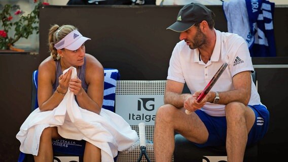 Tennisspielerin Angelique Kerber (l.) mit Trainer Torben Beltz. © IMAGO /Zuma Wire 