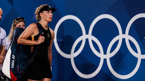 Angelique Kerber nach der Niederlage gegen die Chinesin Qinwen Zheng. © imago images /HMB-Media 
