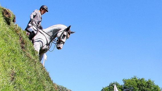 Ludger Bierbaum's Coupe de Coeur turned down at the Great Wall of China.  © Fishing 4 