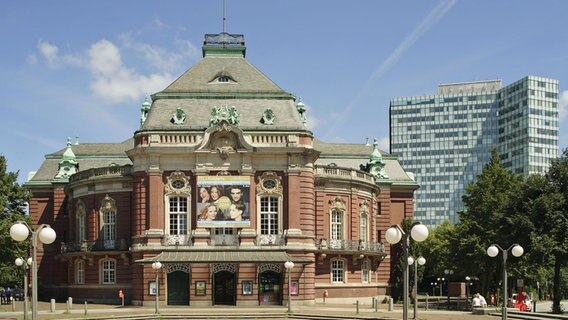 Außenaufnahme von der Laeiszhalle in Hamburg © IMAGO / agefotostock 