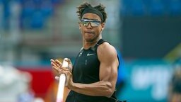 Stabhochspringer Bo Kanda Lita Baehre beim Anlauf. Stabhochspringer Bo Kanda Lita Baehre beim Anlauf. © imago images / Beautiful Sports