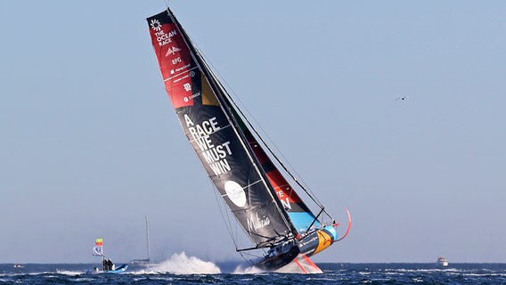 Das deutsche Team Malizia beim Ocean Race © picture alliance/dpa/AP | Alberto Saiz 