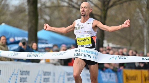 Marathon-Läufer Hendrik Pfeiffer © IMAGO / Beautiful Sports 