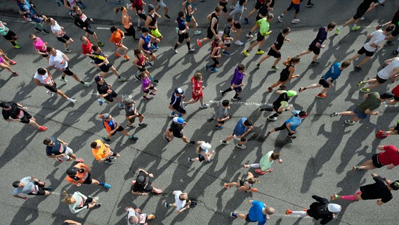 Das Marathon-Feld beim Hamburg-Marathon © Witters 