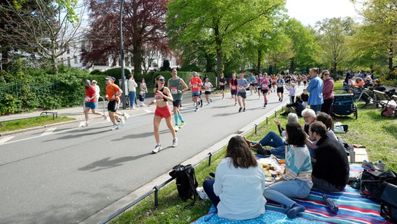 Das Marathon-Feld beim Hamburg-Marathon © Witters 