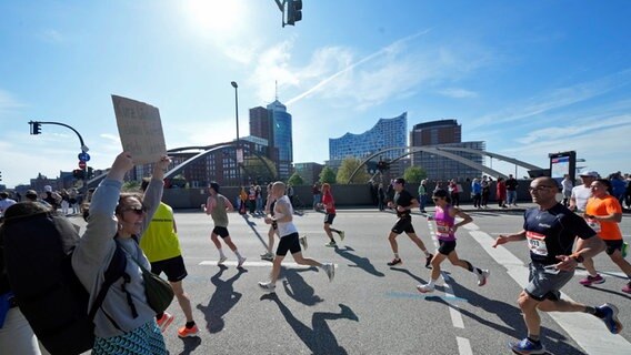 Das Marathon-Feld beim Hamburg-Marathon © Witters 