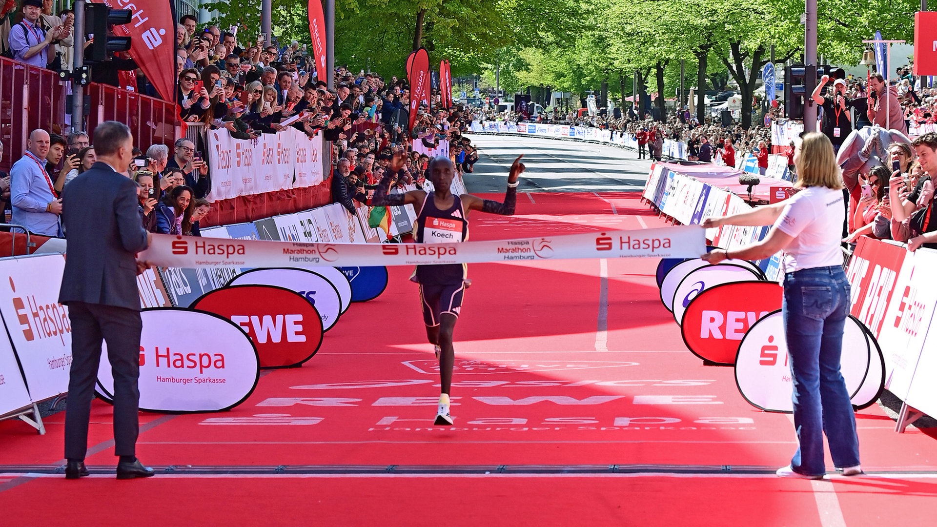 Kenianer Koech gewinnt Hamburg-Marathon zum zweiten Mal in Folge