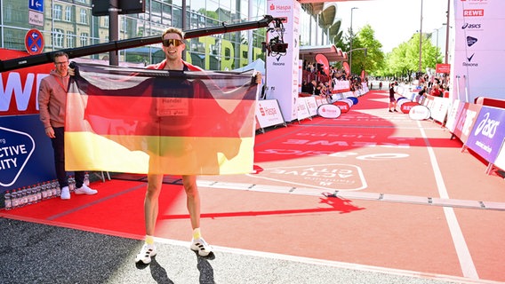 Sebastian Hendel beim Hamburg-Marathon 2024 © Witters 