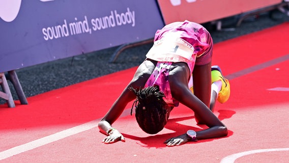 Hamburg-Marathon-Siegerin 2024 Irine Cheptai aus Kenia © Witters 