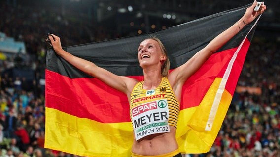 Lea Meyer gewinnt bei der Leichtathletik-EM in München Silber über 3.000 m Hindernis © picture alliance/dpa | Marius Becker 