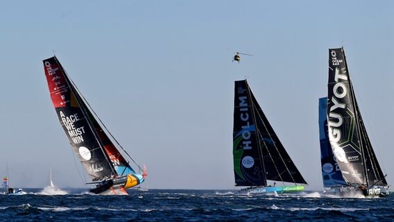 Die Yacht Seaexplorer Malizia von Skipper Boris Herrmann beim Ocean Race © picture alliance / dpa/AP Foto: Alberto Saiz