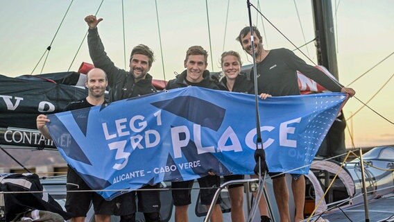 Die Crew der Malizia Seaexplorer um Skipper Boris Herrmann (2.v.l.) nach der Ankuft auf den Kapverden. © Sailing Energy / Ocean Race 