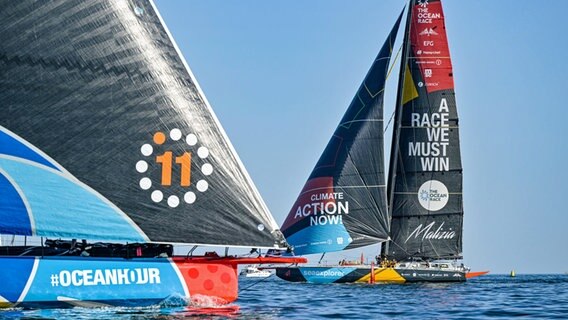 Die Malizia (r.) und 11th Hour Racing beim Ocean Race © Ricardo Pinto / Team Malizia 