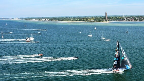 Das 11th Hour Racing Team bei der Ankunft in Kiel. © The Ocean Race 