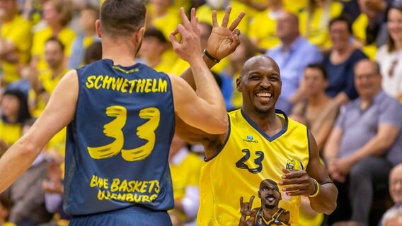 Rickey Paulding von den Baskets Oldenburg bei seinem Abschiedsspiel © IMAGO/Andreas Burmann 