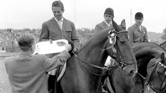 Alwin Schockemöhle gewinnt 1962 den Großen Preis von Aachen © picture-alliance / dpa 