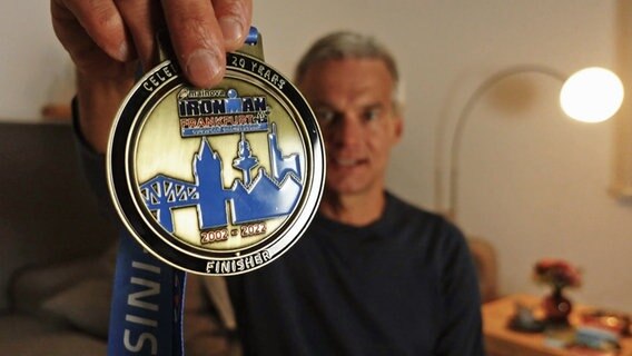 Thorsten Schröder mit seiner Finisher-Medaille von Frankfurt © Thorsten Schröder Foto: Thorsten Schröder