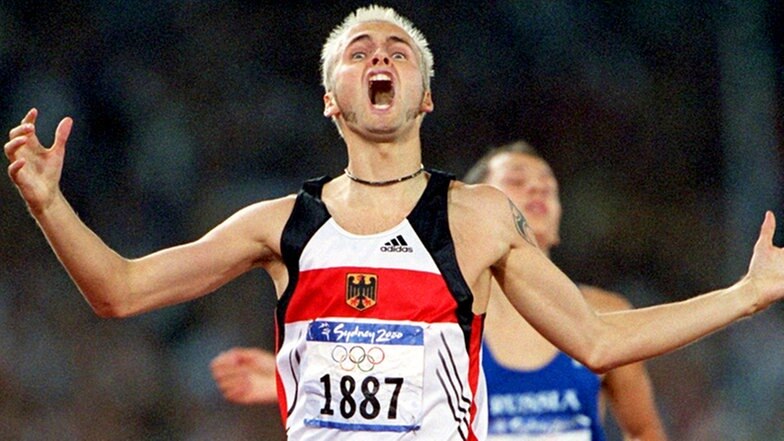 Schier ungläubiger Jubel: Mittelstreckler Nils Schumann (Großengottern) bei seinem Sensations-Olympiasieg von Sydney über 800 m © picture-alliance / dpa