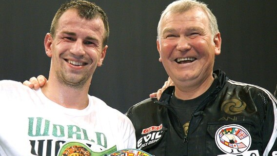Box-Trainer Fritz Sdunek (r.) mit Sebastian Zbik © picture alliance / dpa 