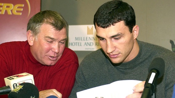 Box-Trainer Fritz Sdunek (l.) mit Wladimir Klitschko © picture-alliance / dpa 