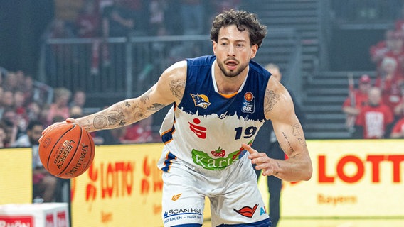 Rostocks Basketballer Sid-Marlon Theis © picture-alliance / Eibner-Pressefoto 