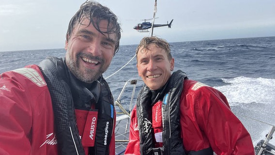 Boris Herrmann (l.) und Will Harris an Bord der Malizia - Seaexplorer © Antoine Auriol Malizia Seaexplorer Défi Azimut 
