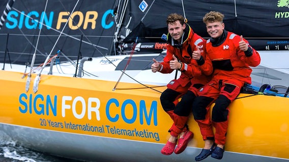 Die Segler Lennart Burke (l.) und Melwin Fink © picture alliance/dpa/Qaptur/Next Generation Boating GmbH 