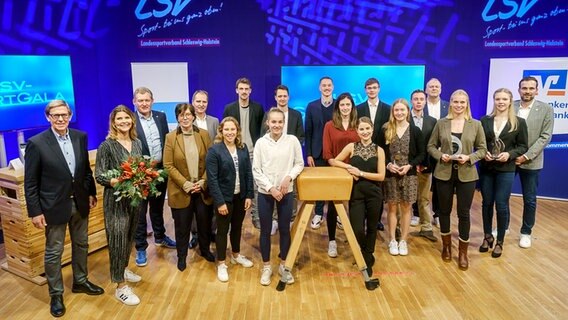 Die Teilnehmer der Gala zur Wahl der Sportler des Jahres in Schleswig-Holstein. © NDR 