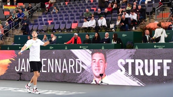 Tennis-Profi Jan-Lennard Struff beim Davis-Cup-Duell mit Frankreich am Hamburger Rothenbaum © Witters Foto: Leonie Horky