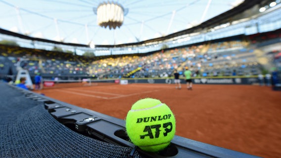 Blick ins Tennisstadion am Hamburger Rothenbaum © Witters 