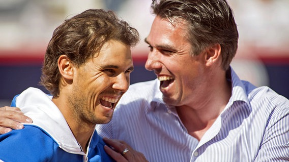 Rafael Nadal (l.) mit Michael Stich 2015 am Hamburger Rothenbaum © imago/Baering 
